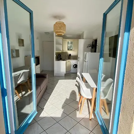 Les Locations Cinaureva « Village De La » *